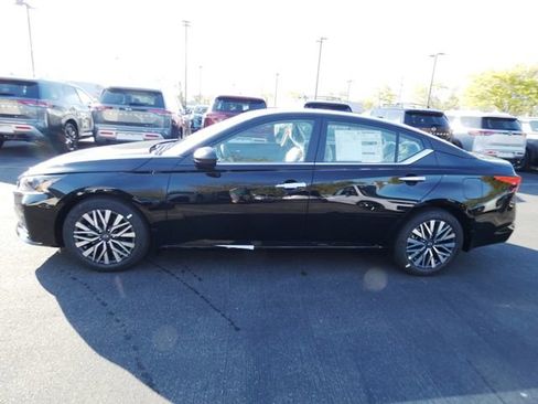 New 2025 Nissan Altima 2.5 SV image 6