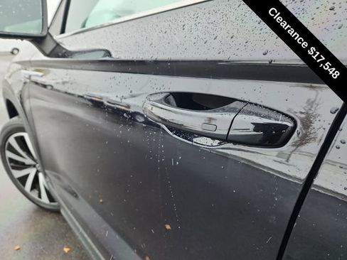 Used 2024 Volkswagen Taos SE image 16