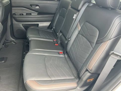 Used 2024 Nissan Pathfinder Platinum w/ Cargo Package AWD/4WD image 32