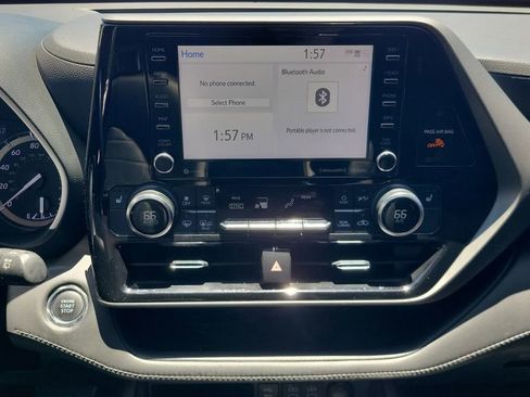 Used 2022 Toyota Highlander XLE AWD/4WD image 17
