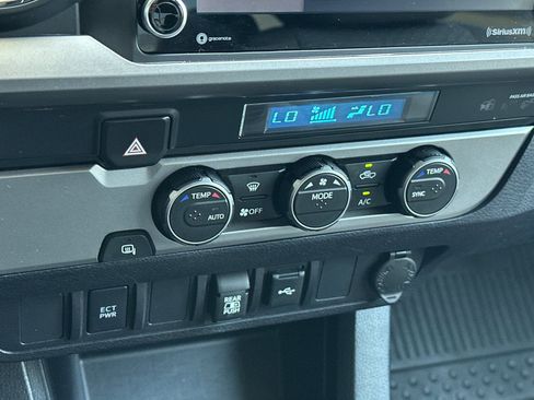 Used 2022 Toyota Tacoma SR5 RWD image 19