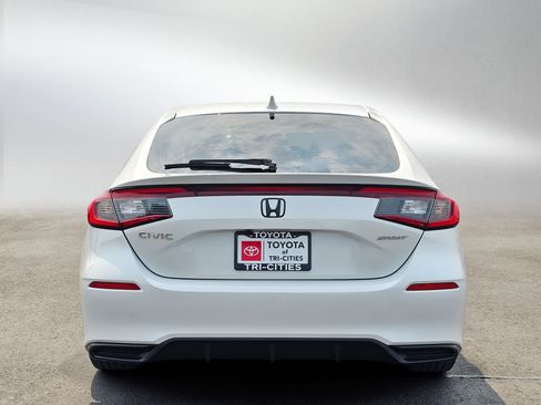 Used 2023 Honda Civic Sport image 4