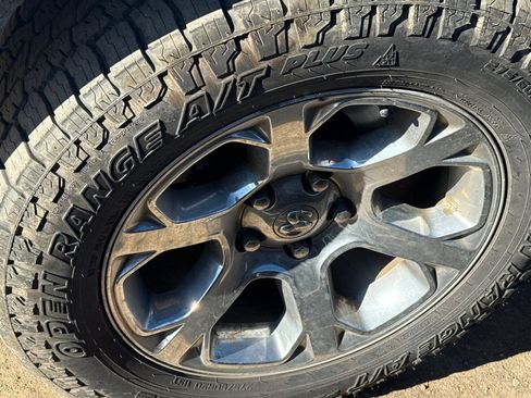 Used 2016 RAM 1500 Laramie AWD/4WD image 3