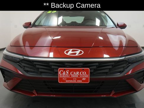 Certified 2025 Hyundai Elantra SE image 2