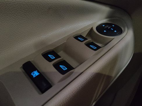 Used 2018 Ford Escape SEL w/ Ford Safe & Smart Package image 27