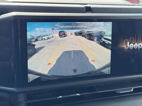 Certified 2025 Jeep Wrangler Unlimited Sahara w/ Safety Group AWD/4WD image 24