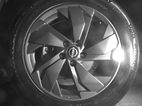 Used 2025 Nissan Rogue SV image 12