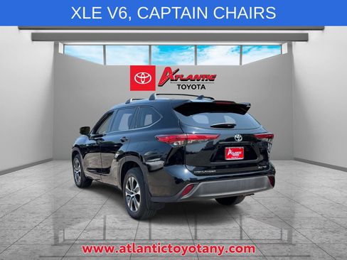 Used 2022 Toyota Highlander XLE AWD/4WD image 6
