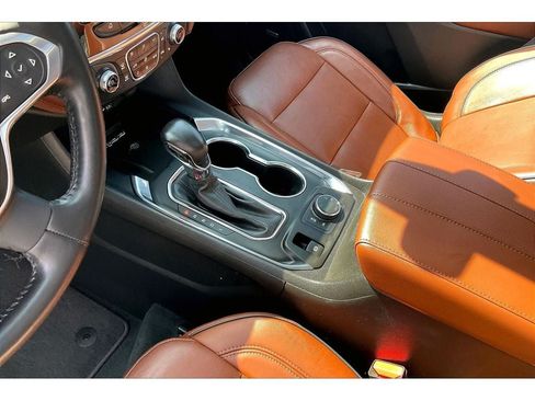 Used 2021 Chevrolet Traverse High Country AWD/4WD image 19