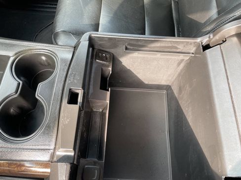 Used 2019 Chevrolet Suburban LT image 23