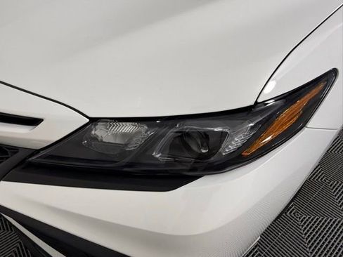 Used 2022 Toyota Camry SE image 11