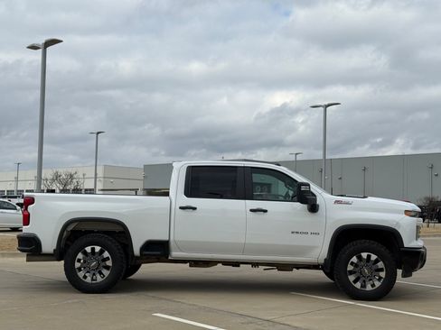 Used 2024 Chevrolet Silverado 2500 Custom w/ Custom Value Package image 9