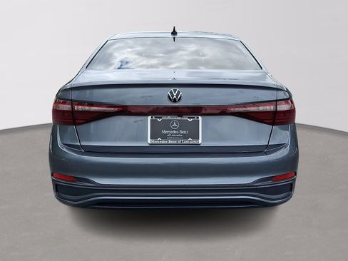 Used 2025 Volkswagen Jetta SE FWD image 5