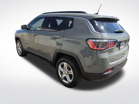 Used 2023 Jeep Compass Latitude AWD/4WD image 3