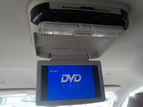 Used 2018 Chrysler Pacifica Touring-L image 18