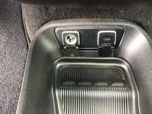 Used 2020 Chrysler Pacifica Limited w/ Tire & Wheel Group FWD image 22