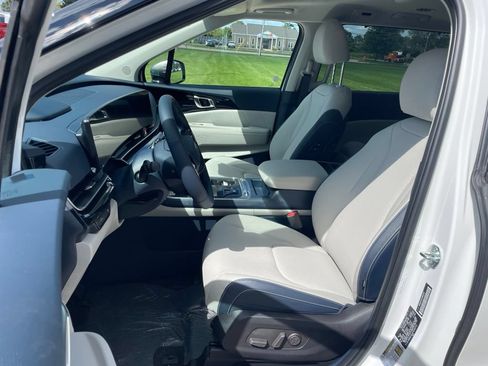 New 2027 Kia Carnival SX Prestige FWD image 8
