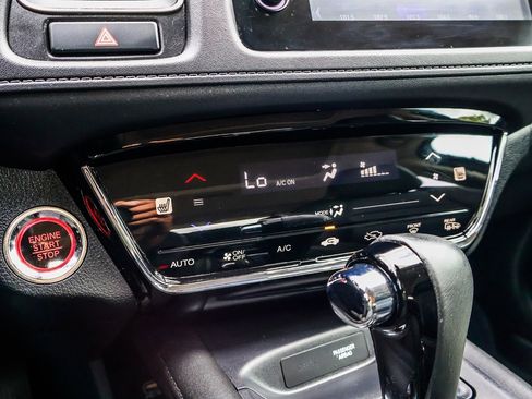 Used 2020 Honda HR-V Touring image 10