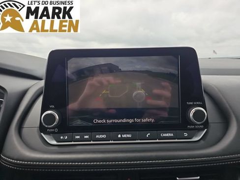 Used 2025 Nissan Rogue SV FWD image 14