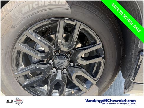 Used 2023 GMC Sierra 1500 Elevation RWD image 9