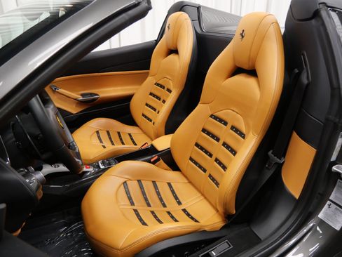 Used 2017 Ferrari 488 Spider RWD image 23