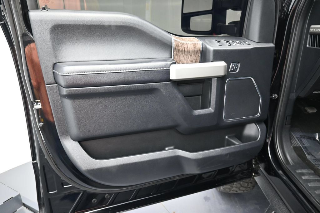 Used 2017 Ford F250 Lariat w/ Chrome Package AWD/4WD image 9