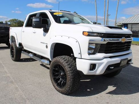 Used 2024 Chevrolet Silverado 2500 LT image 15