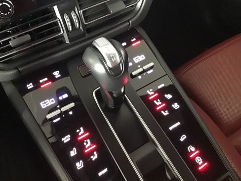 Certified 2023 Porsche Macan Turbo AWD/4WD image 34