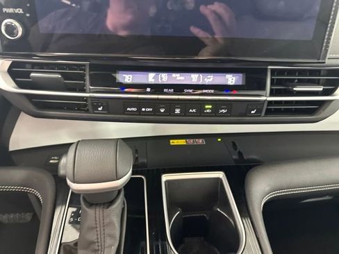 Used 2025 Toyota Sienna XSE w/ XSE Plus Package image 23