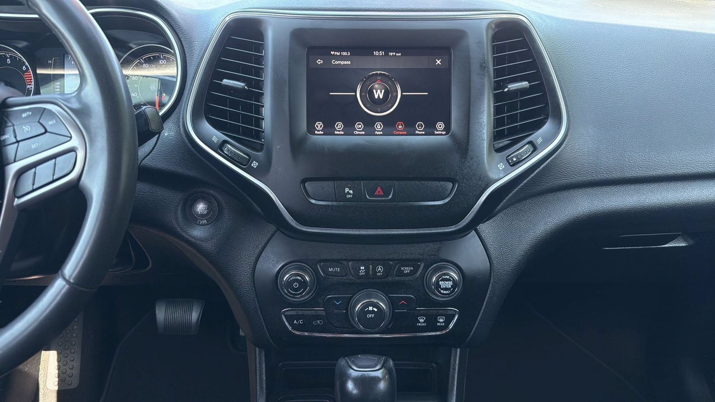 Used 2020 Jeep Cherokee Latitude Plus FWD image 16