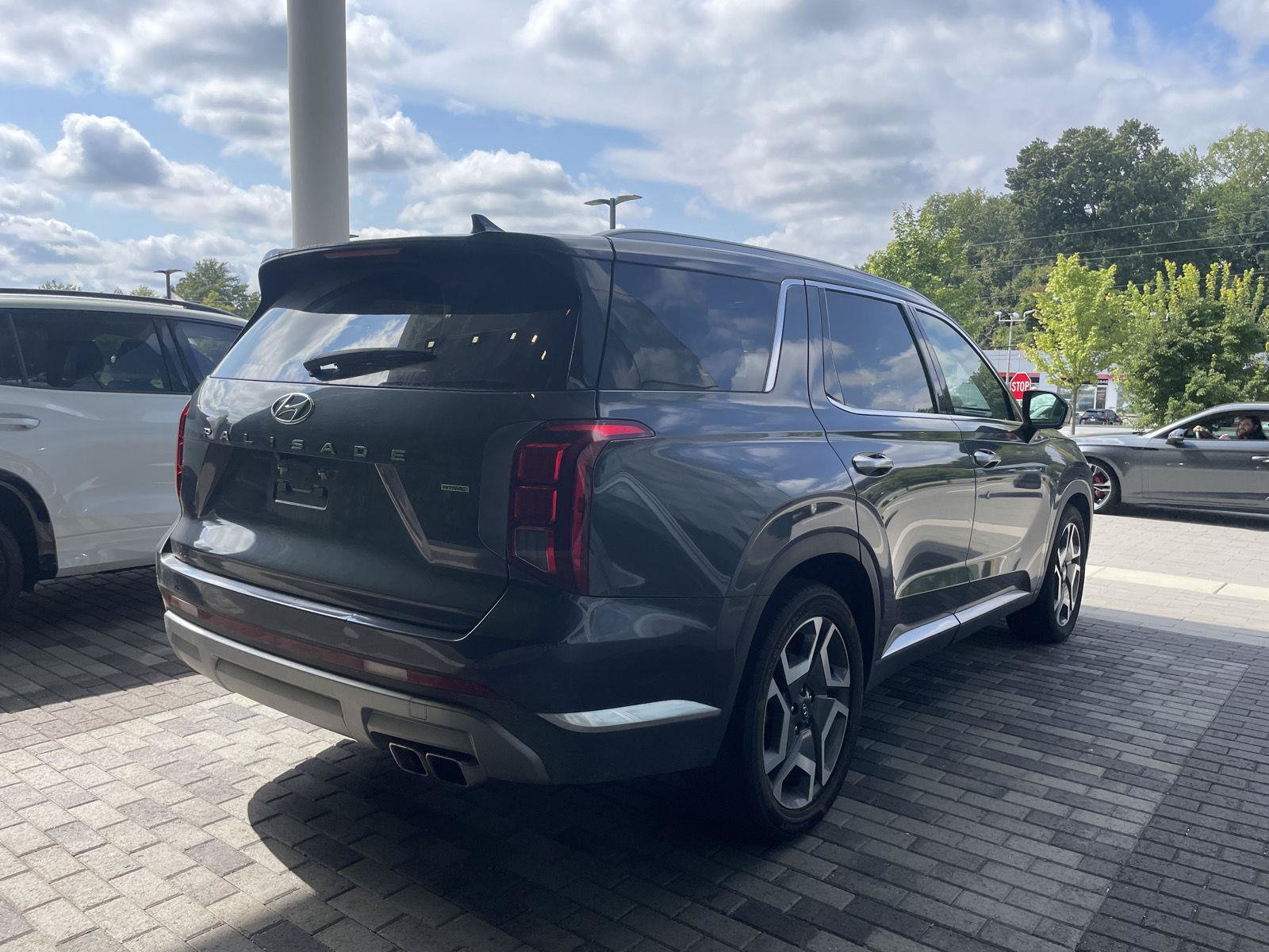 Used 2024 Hyundai Palisade Limited AWD/4WD image 10
