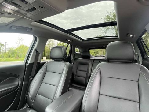 Used 2022 GMC Terrain SLT w/ Infotainment Package II AWD/4WD image 9