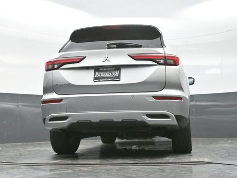 Used 2024 Mitsubishi Outlander SE image 34