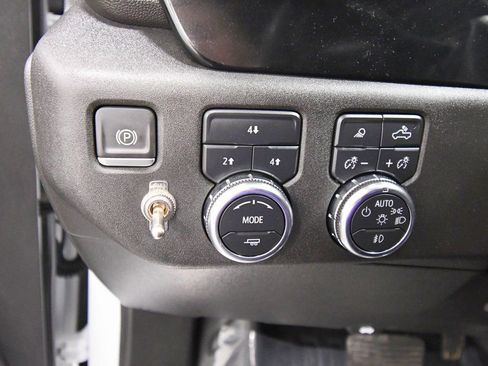 Used 2024 GMC Sierra 3500 SLE w/ SLE Convenience Package image 17