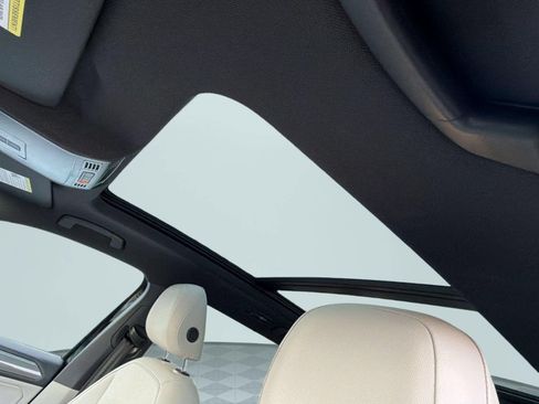 Certified 2022 Volkswagen Tiguan SE R-Line AWD/4WD image 21