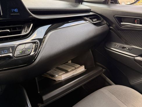 Used 2018 Toyota C-HR XLE FWD image 33