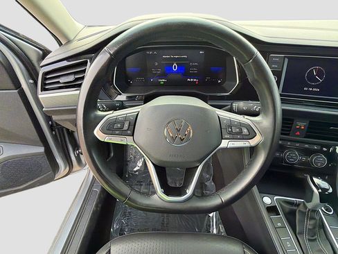 Used 2024 Volkswagen Jetta SE image 38