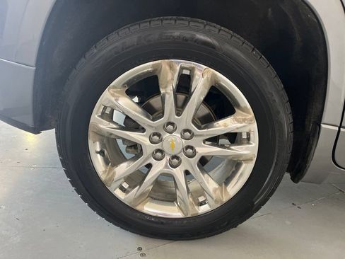 Used 2021 Chevrolet Traverse High Country AWD/4WD image 17