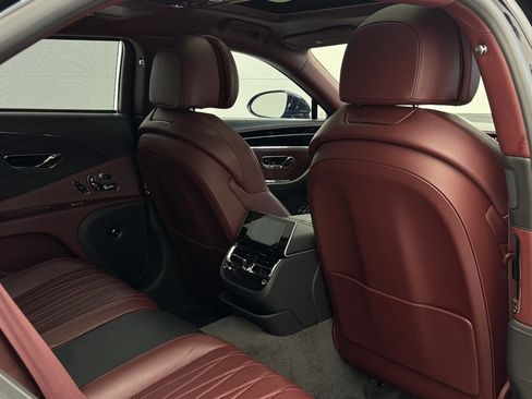 Used 2020 Bentley Flying Spur W12 image 33