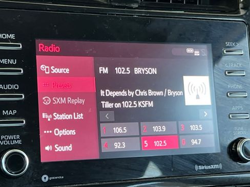 Used 2021 Toyota Prius LE FWD image 19