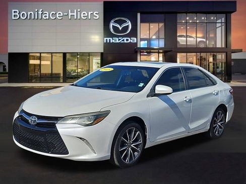 Used 2015 Toyota Camry XSE image 2
