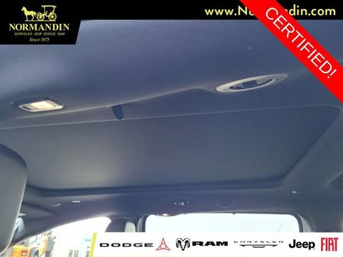 Certified 2025 Chrysler Pacifica Limited FWD image 18