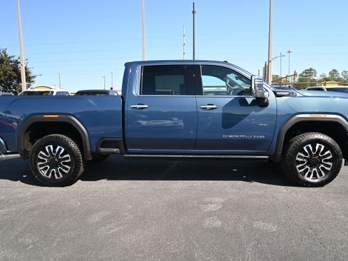 Used 2025 GMC Sierra 2500 Denali Ultimate image 12