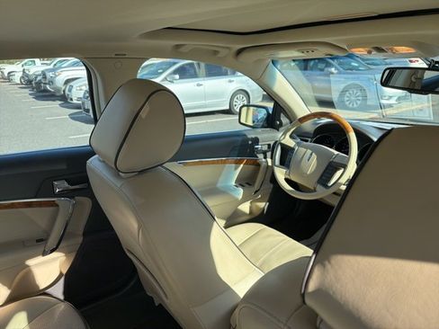 Used 2010 Lincoln MKZ image 32