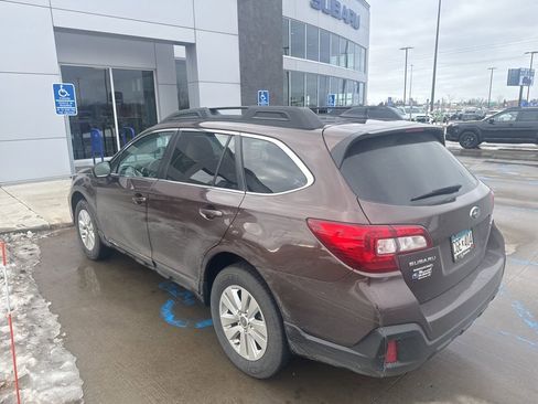 Used 2019 Subaru Outback 2.5i Premium image 6