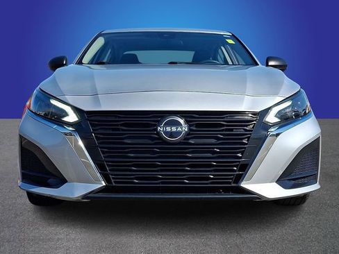 Used 2024 Nissan Altima 2.5 SV image 2