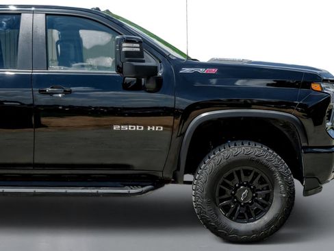 Used 2025 Chevrolet Silverado 2500 ZR2 w/ Technology Package AWD/4WD image 7