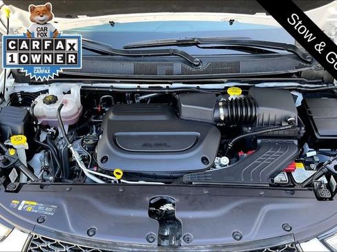 Used 2026 Chrysler Pacifica Limited w/ S Appearance Package FWD image 9