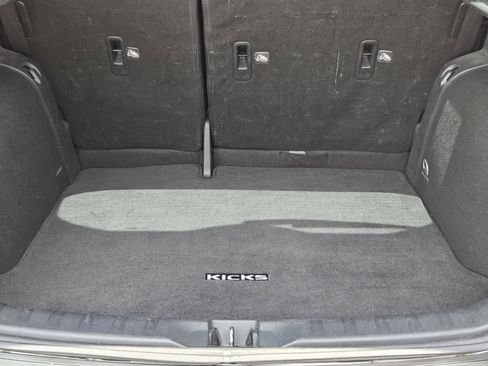 Used 2018 Nissan Kicks SV FWD image 22