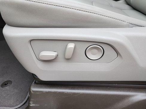 New 2026 GMC Sierra 1500 SLT image 18